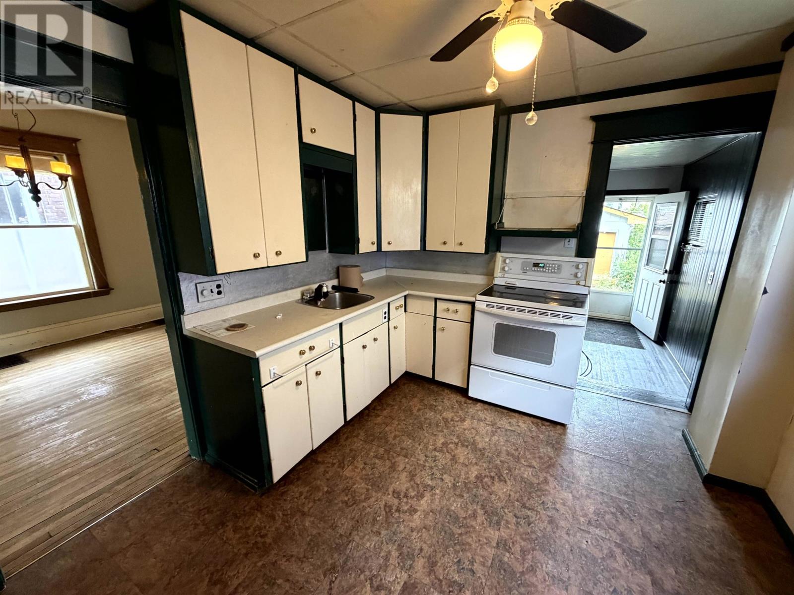 207 Norah ST S - Image 10