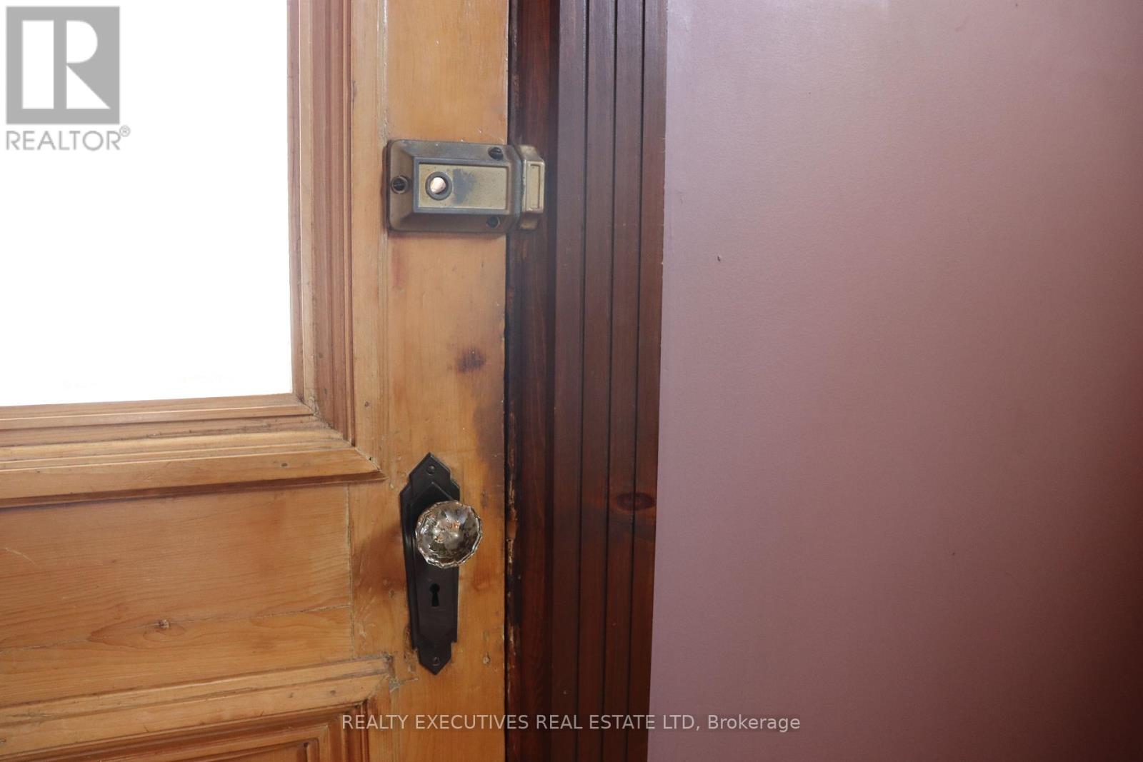 464 GLADSTONE STREET - 22