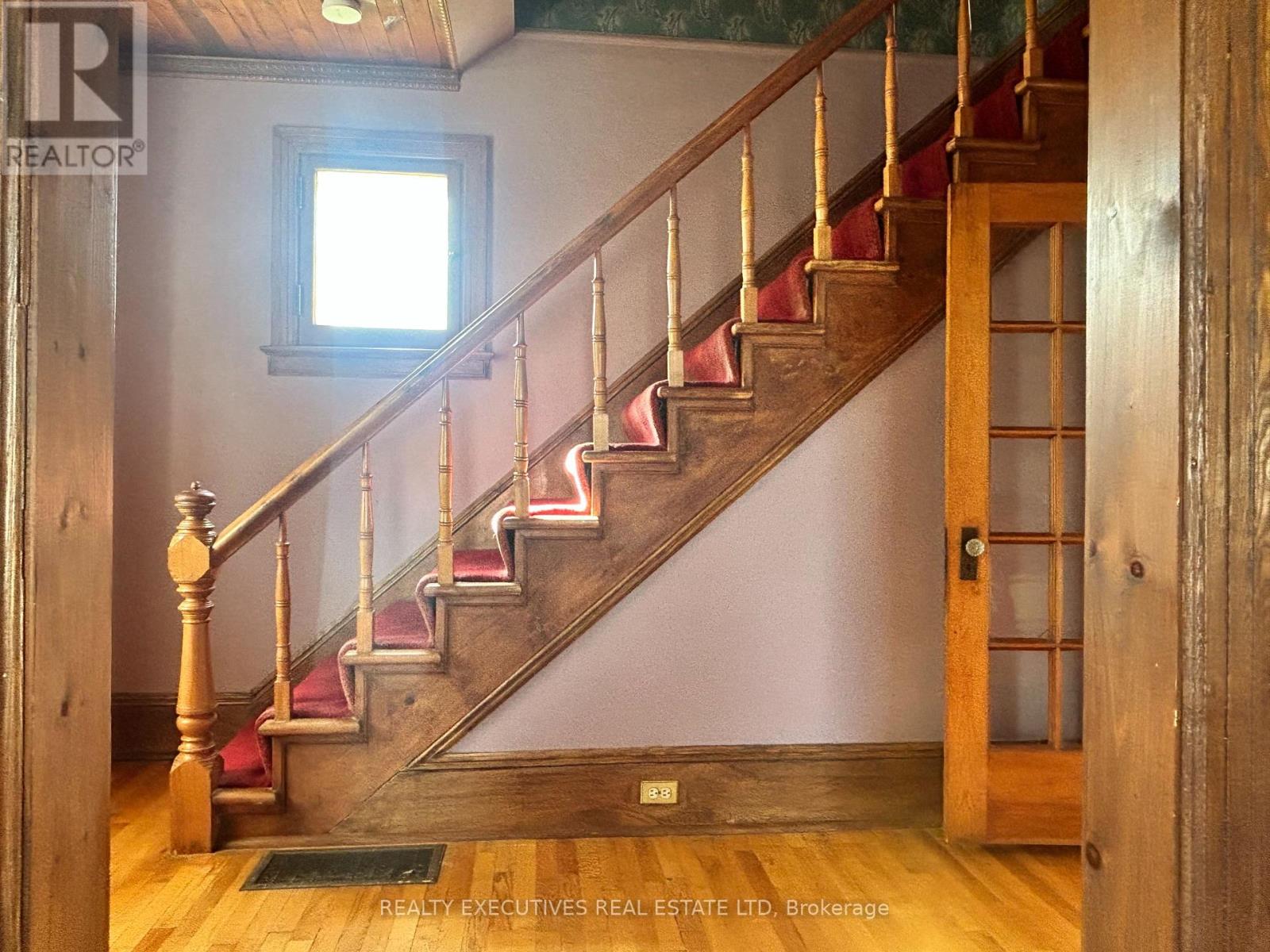 464 GLADSTONE STREET - 23