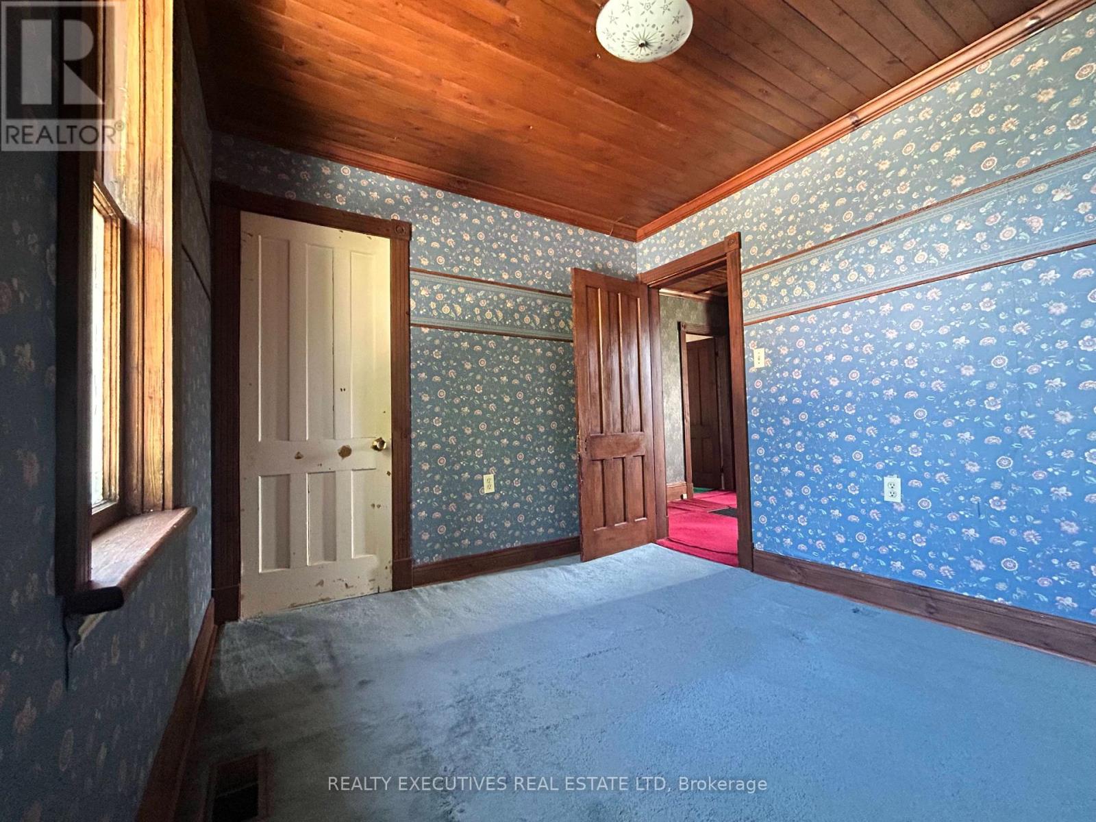 464 GLADSTONE STREET - 28