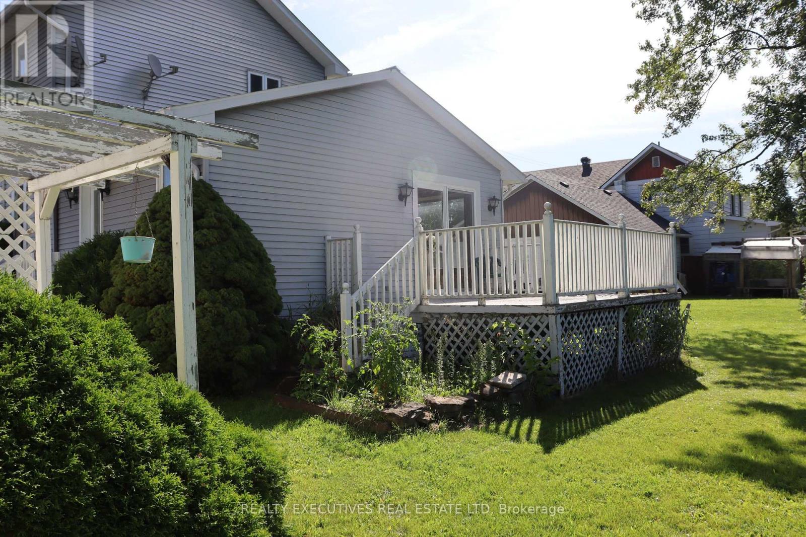 464 GLADSTONE STREET - Image 36