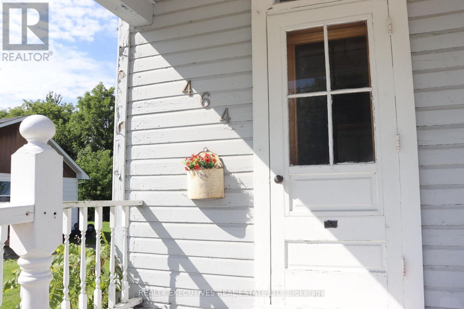 464 GLADSTONE STREET - 5
