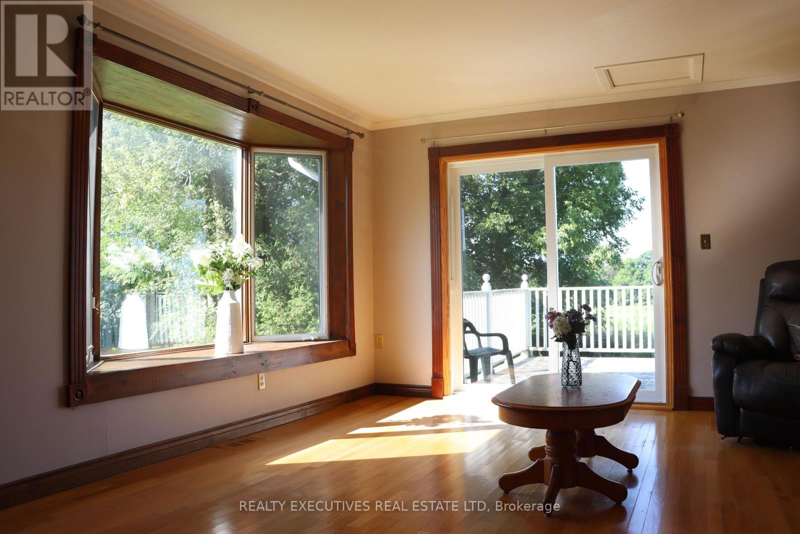 464 GLADSTONE STREET - 9