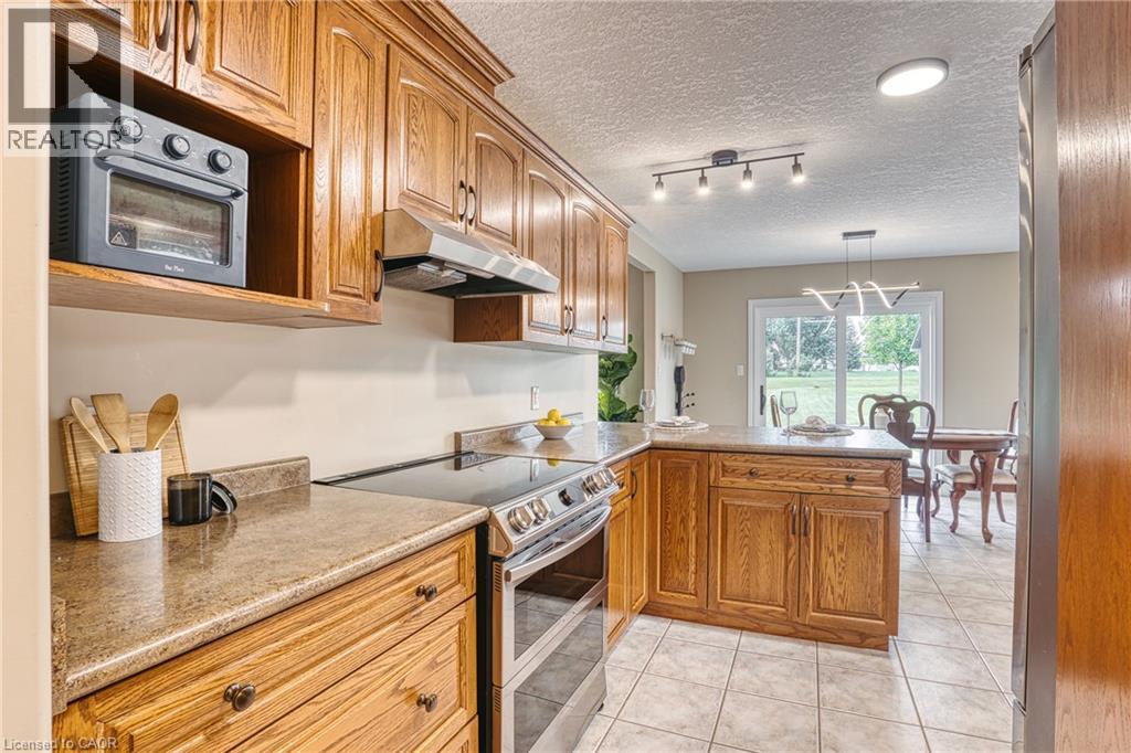 635 RIVERVIEW Drive - Image 11