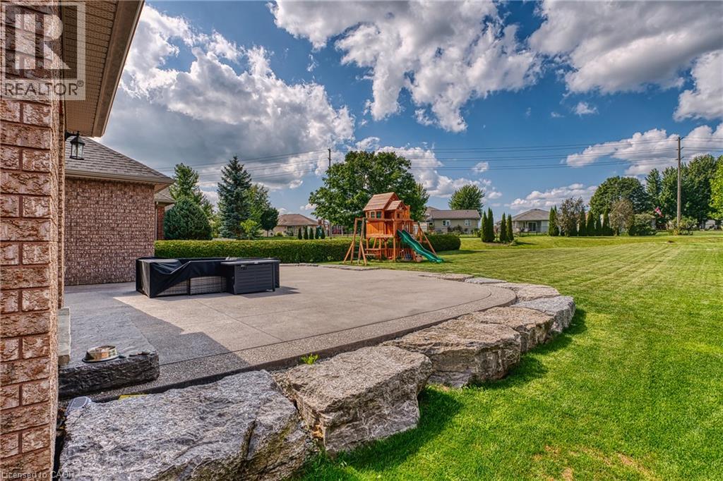 635 RIVERVIEW Drive - Image 36
