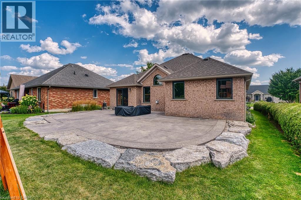 635 RIVERVIEW Drive - 40