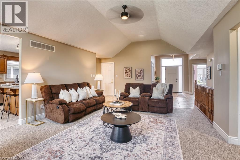 635 RIVERVIEW Drive - 7