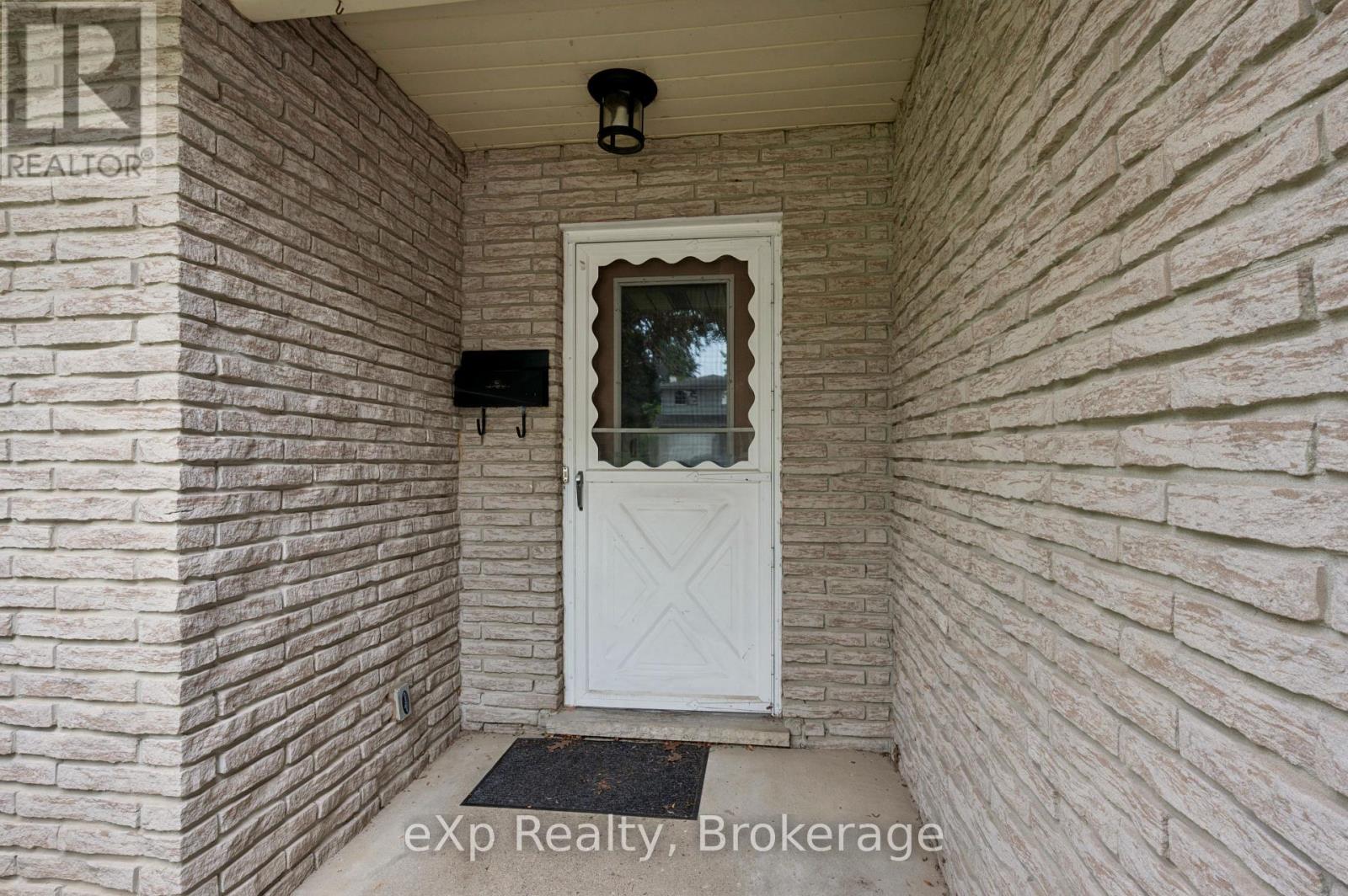 39 KEATS CRESCENT - Image 4