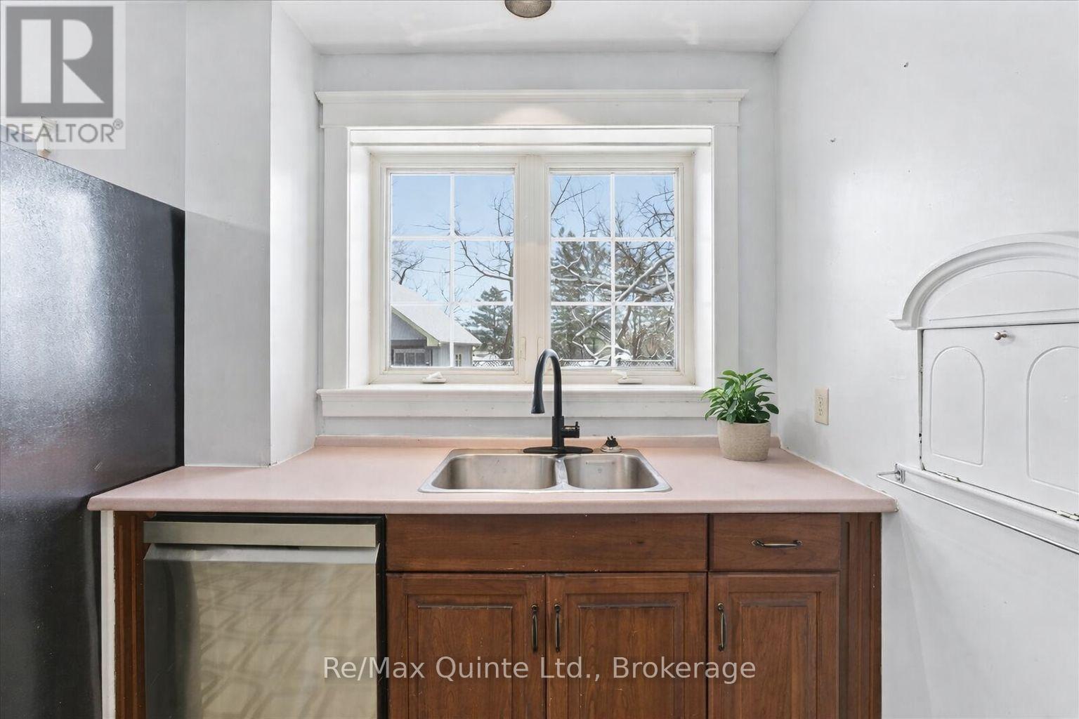 219 EAST STREET - Image 29