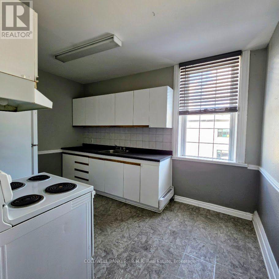 4 - 47 WILLIAM STREET N