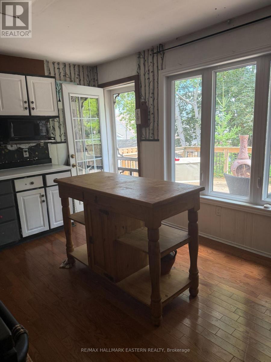 413 BELLEVUE STREET - Image 11