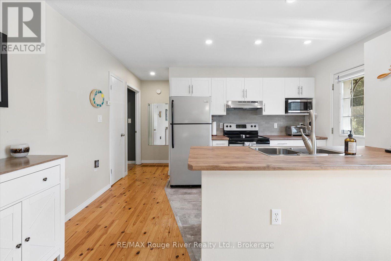 32 SOUTH MALONEY STREET - Image 9