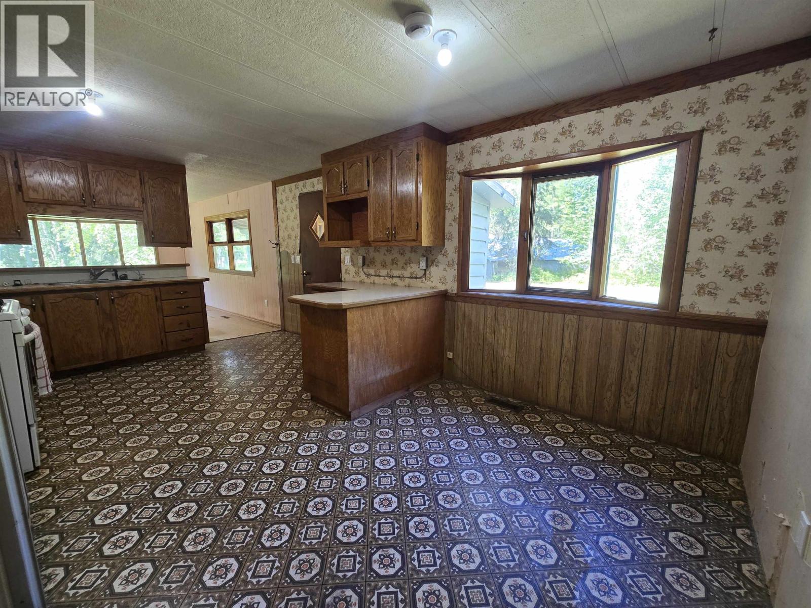 930 HESKETH ROAD - 5