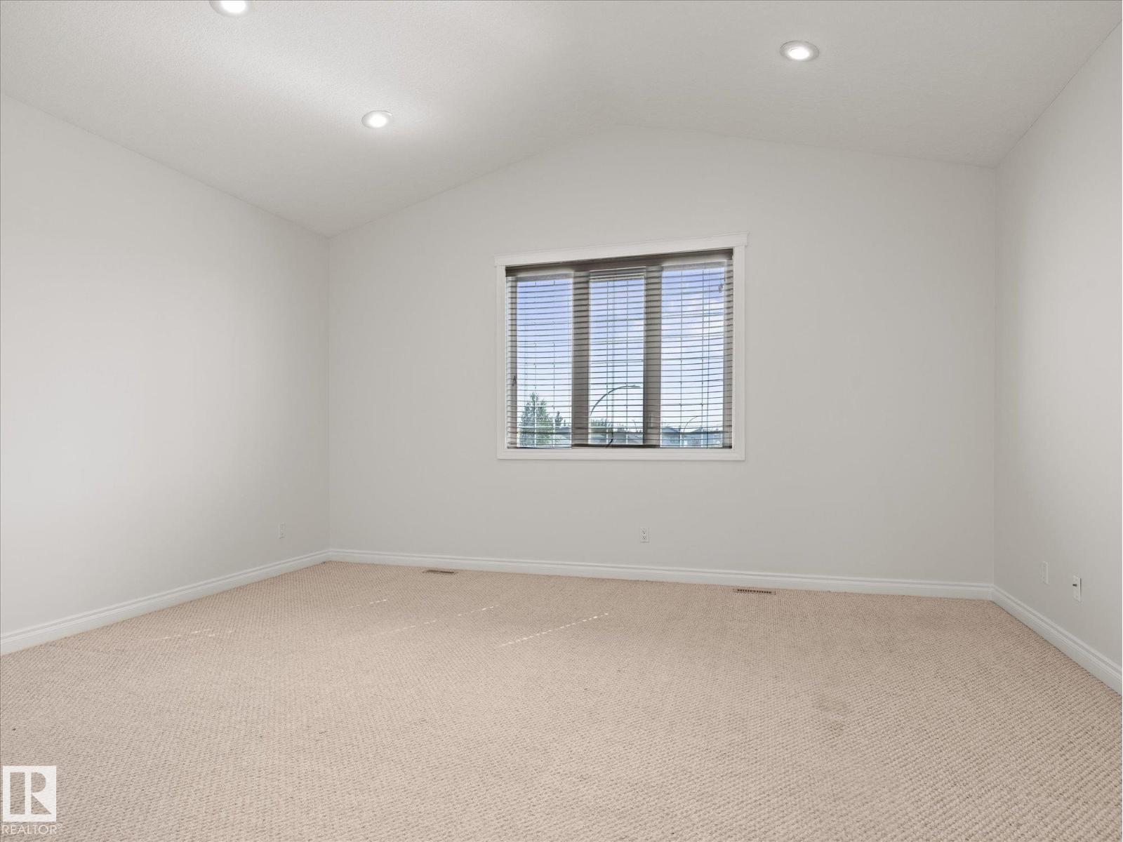 4704 160 AV NW - 19