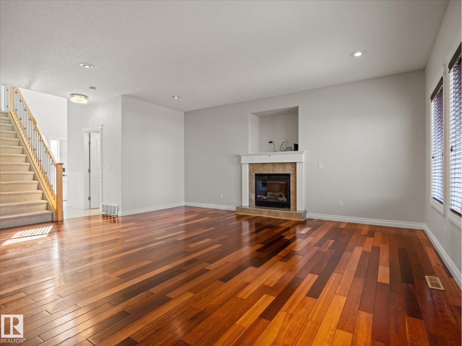 4704 160 AV NW - 9