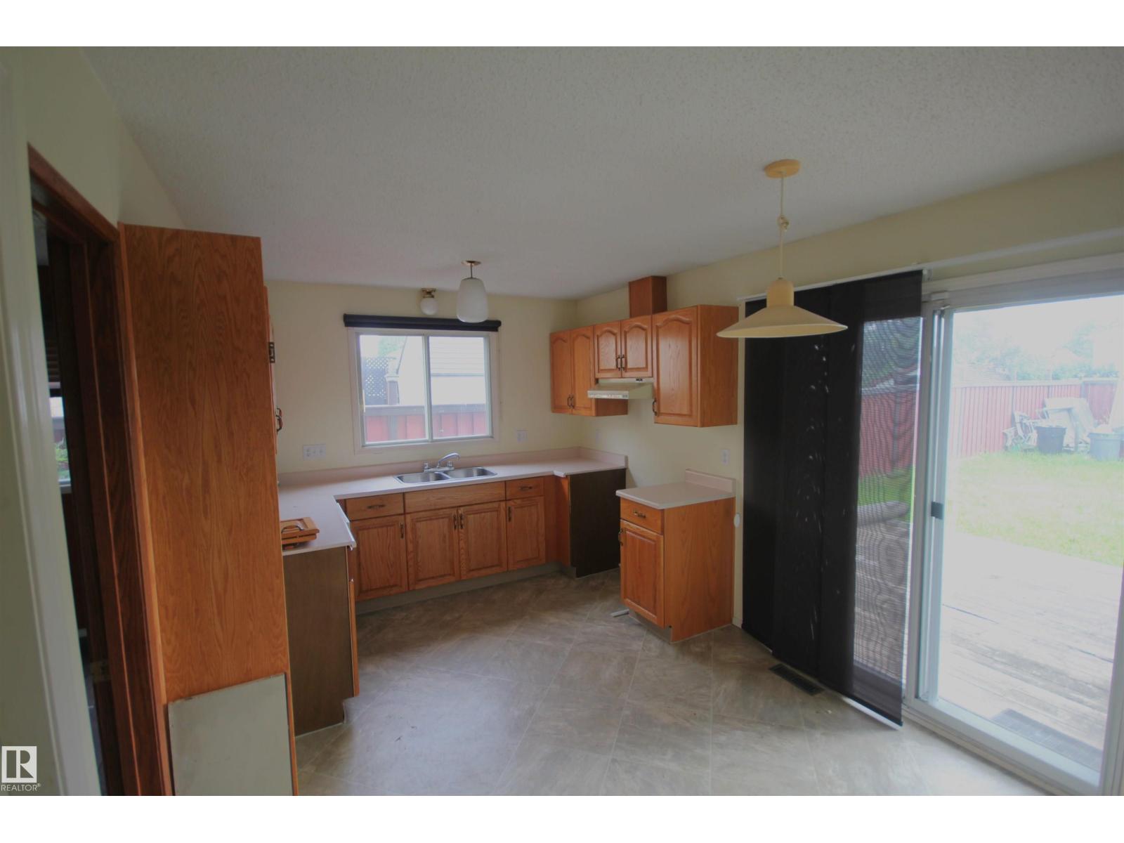 16547 113 ST NW - 6