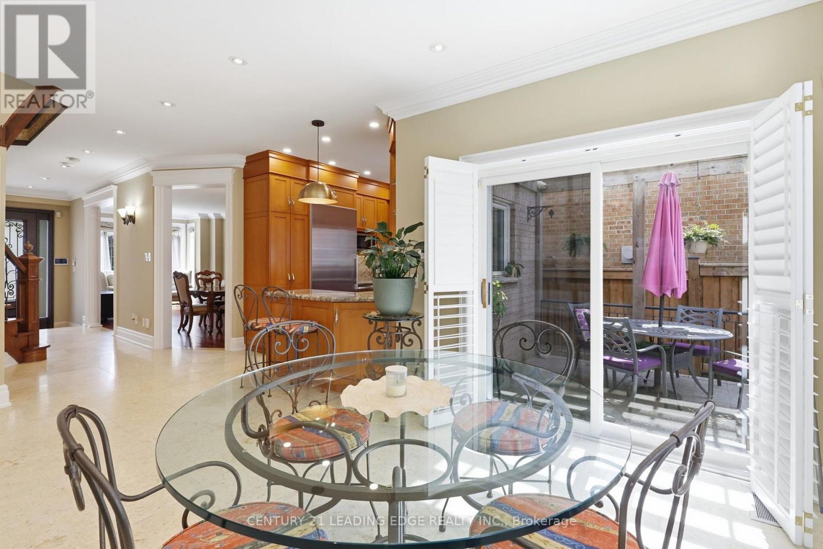 40 ARISTA GATE - Image 15