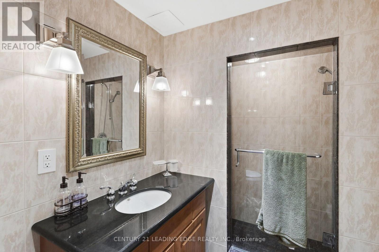 40 ARISTA GATE - Image 31