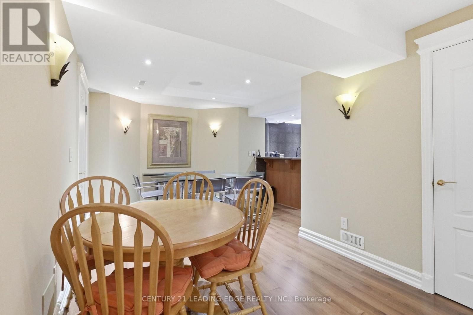40 ARISTA GATE - Image 32