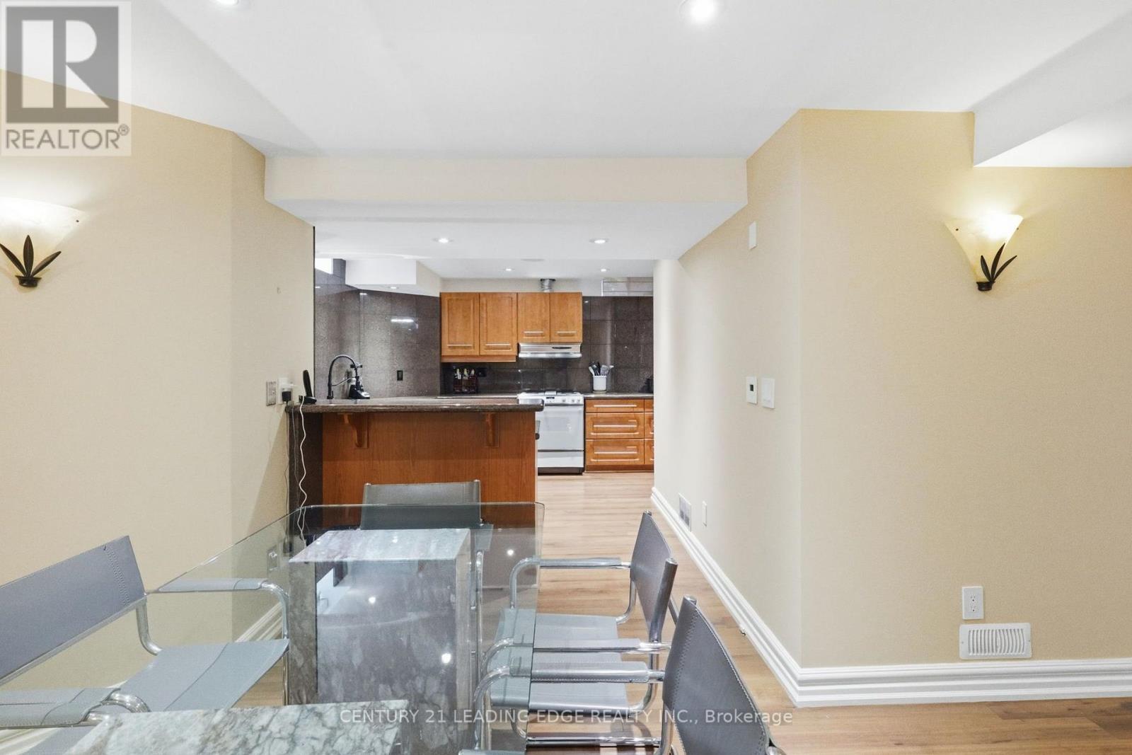 40 ARISTA GATE - Image 33