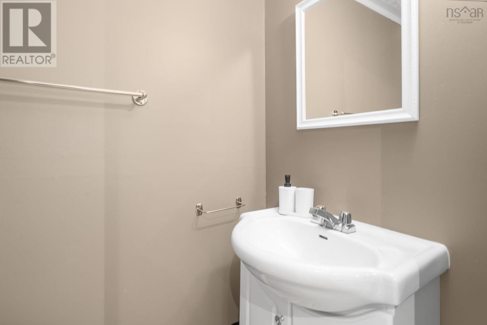 13 Heathland Way - Image 31