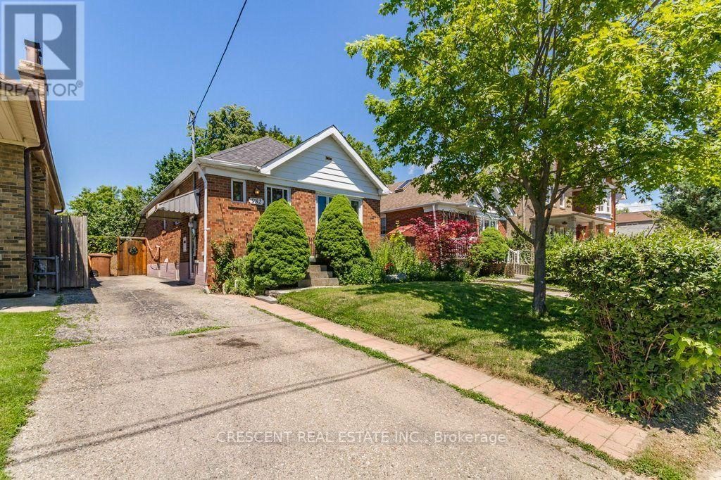 982 BRIAR HILL AVENUE - 1