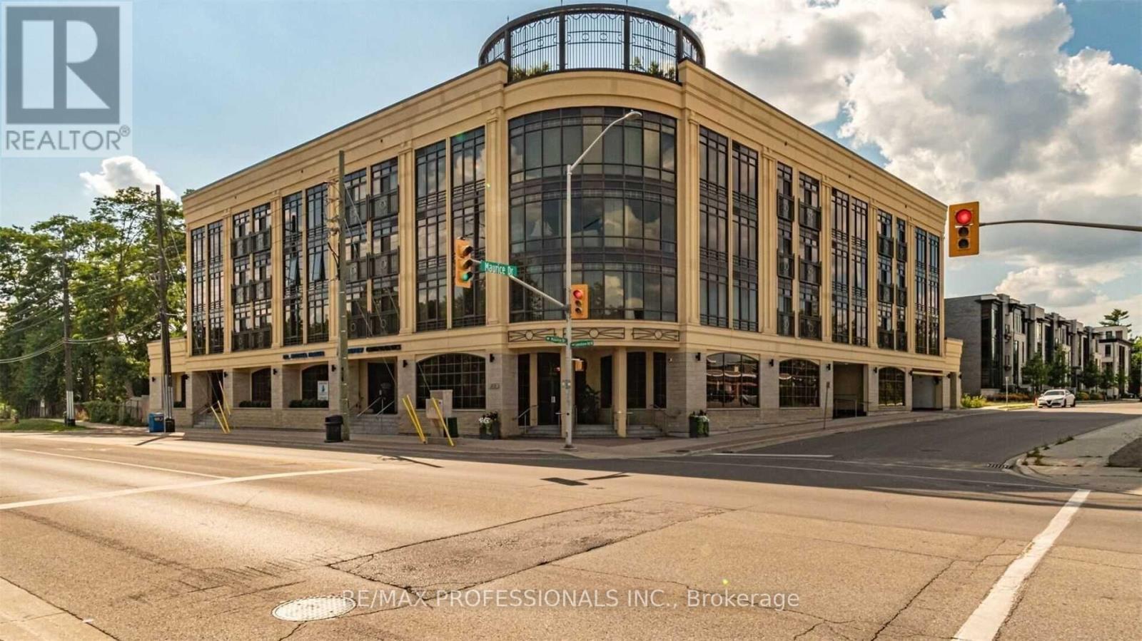 Photo of 205 Lakeshore Road