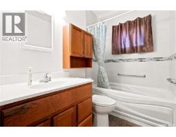 3326 4th Avenue N, Regina, SK S4R0V6 Photo 19
