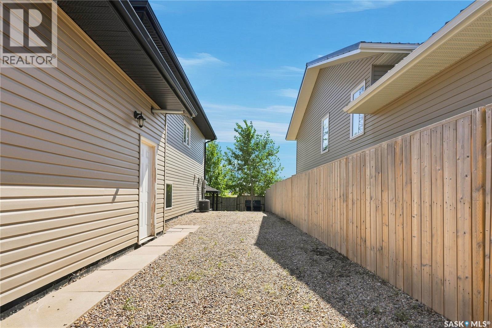 104 McDonald STREET - Image 42