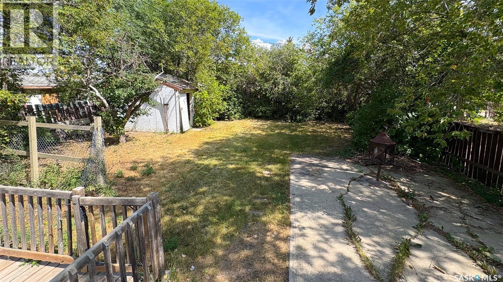647 ROBINSON STREET - 18