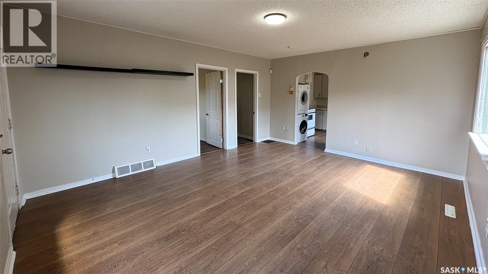 647 ROBINSON STREET - 5