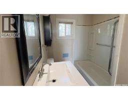 647 Robinson Street, Regina, SK S4T2L9 Photo 10