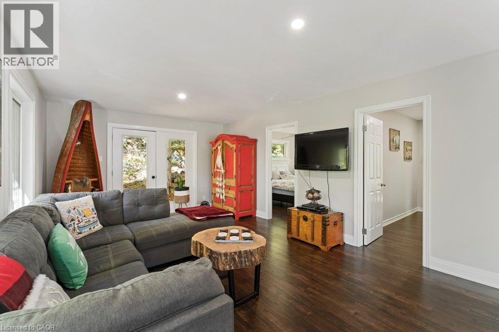8 15TH Avenue - 24