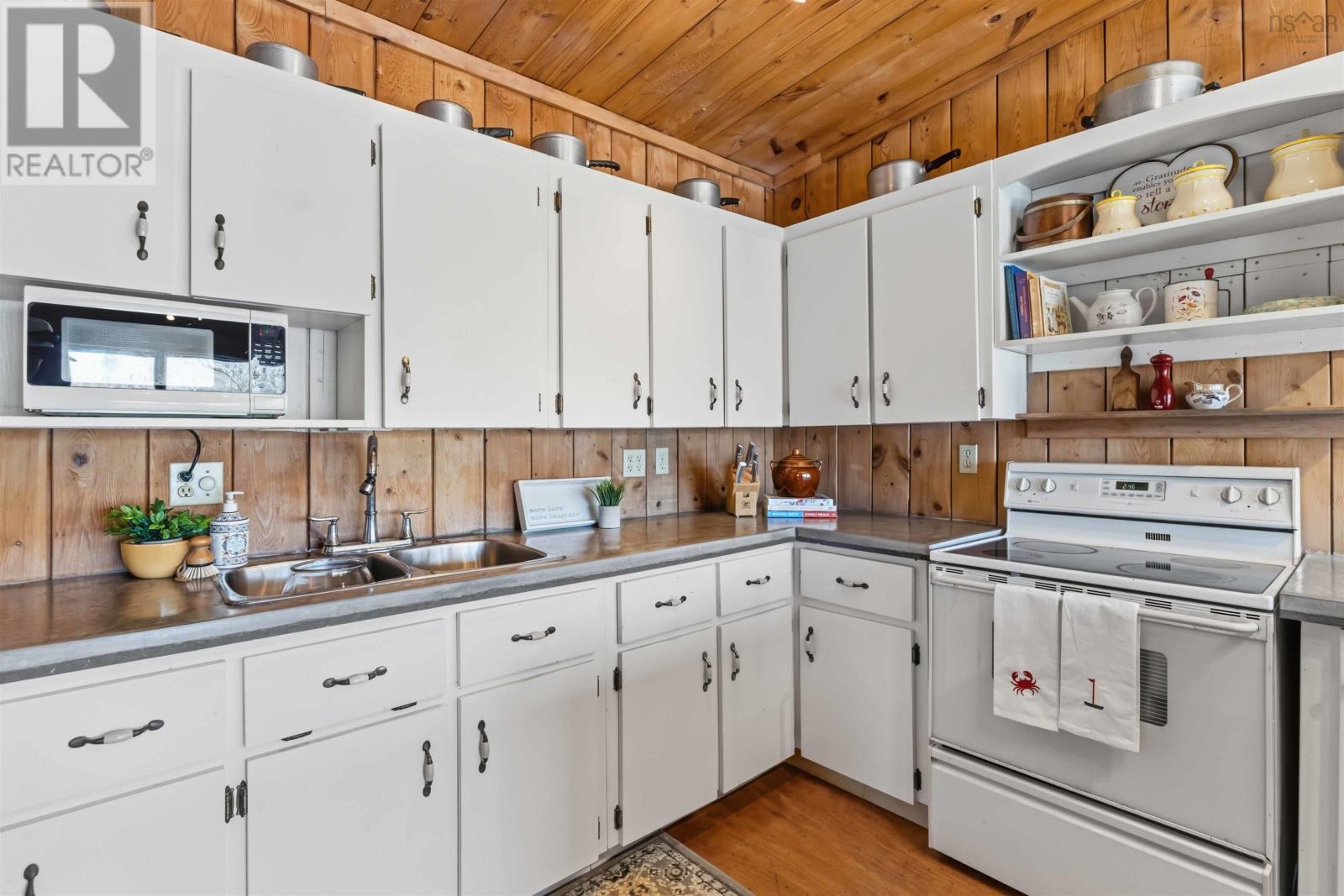 Property 24 of 45 of 566 Lakeland Drive