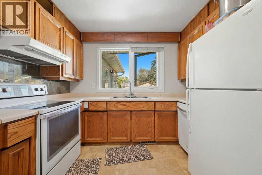 2415 Vista Crescent NE - 14