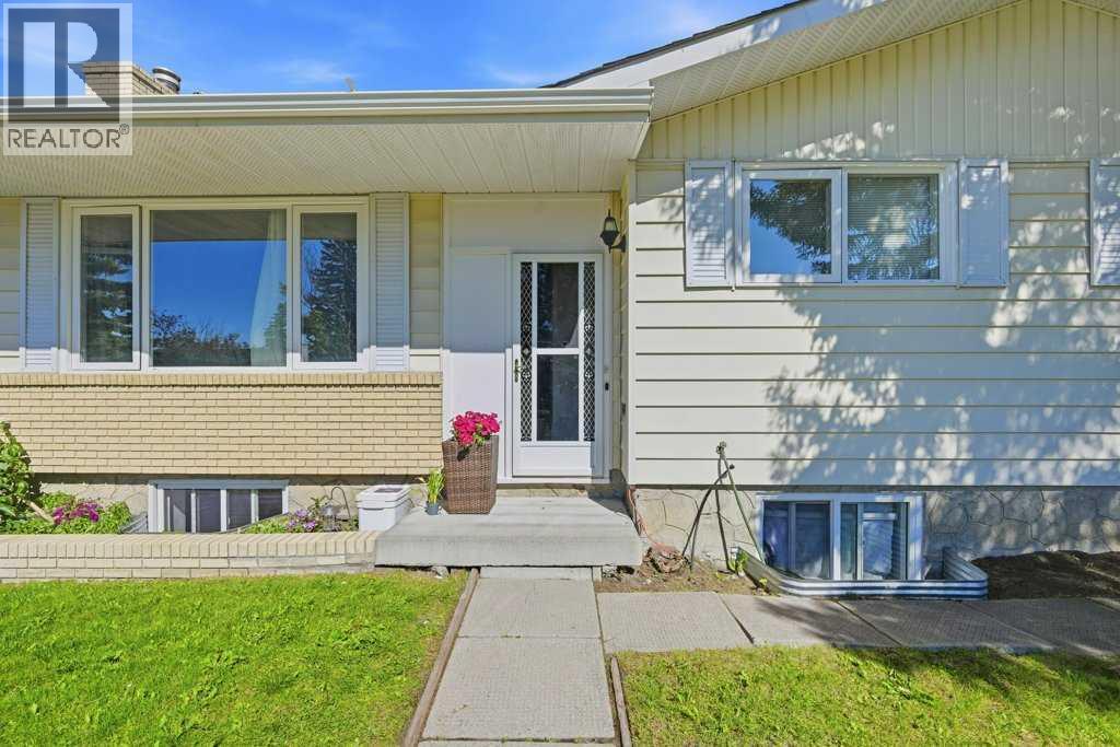 2415 Vista Crescent NE - 4