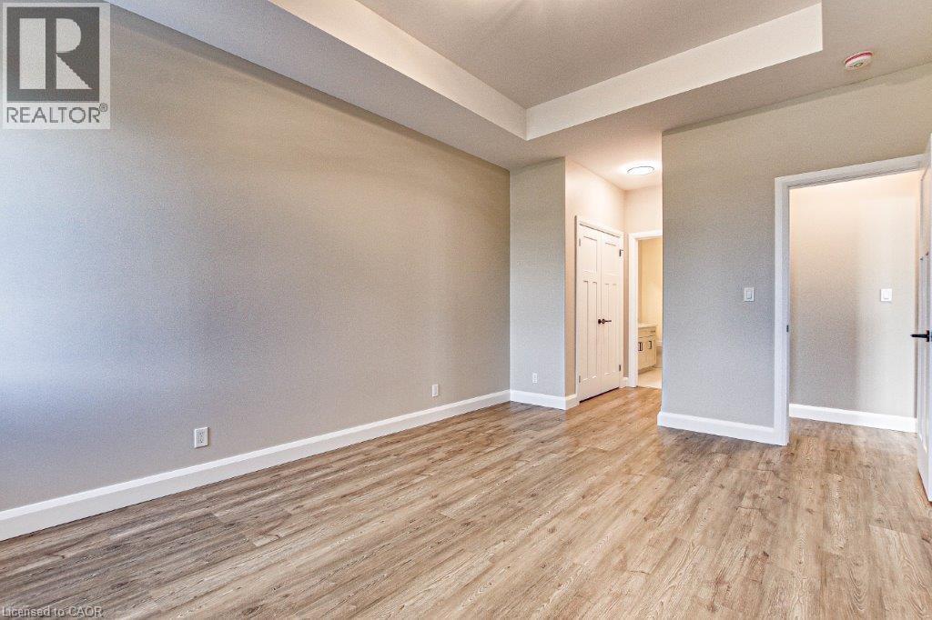 381 ARGYLE Avenue - 19