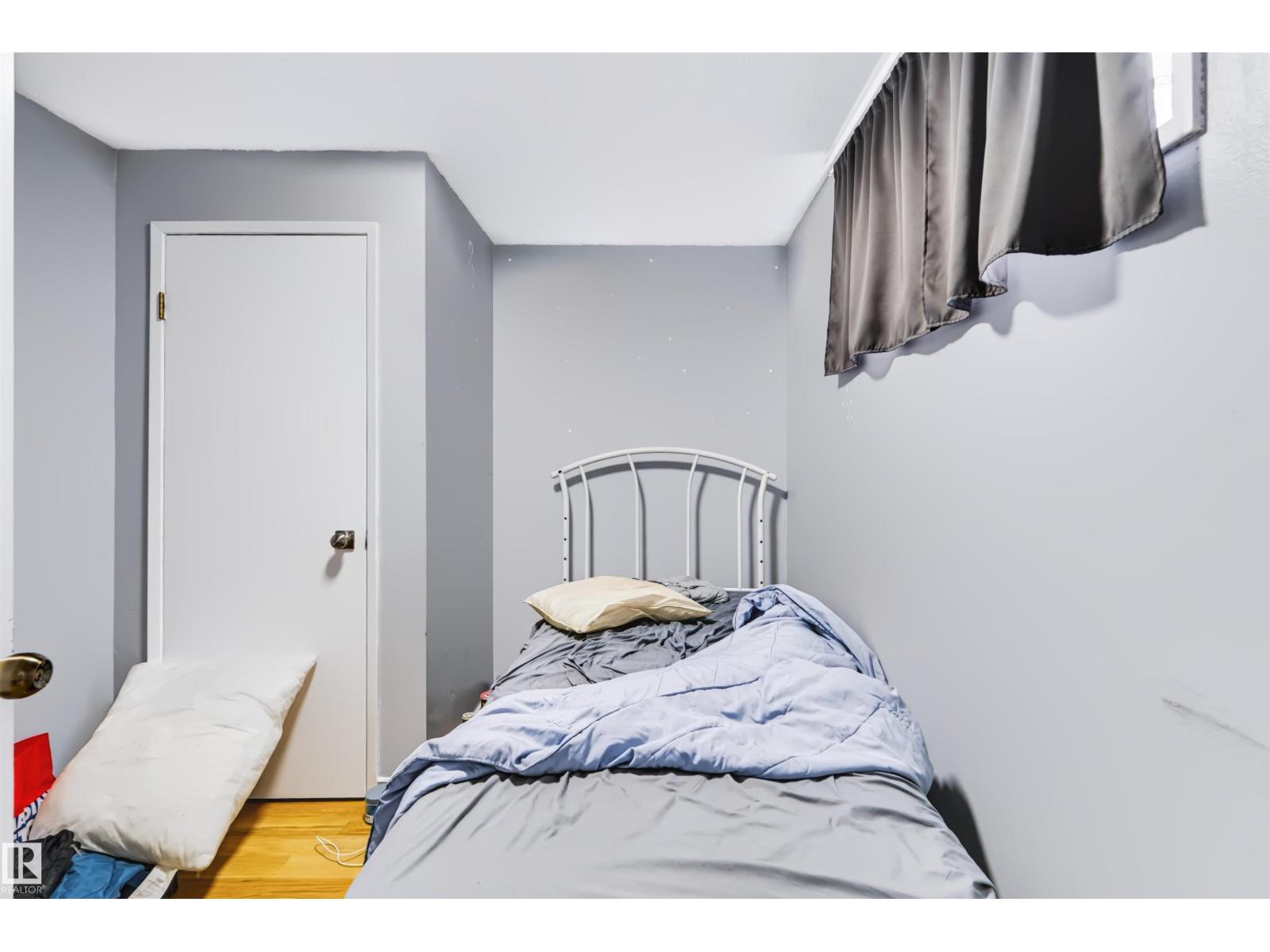 8723 81 AV NW - 19