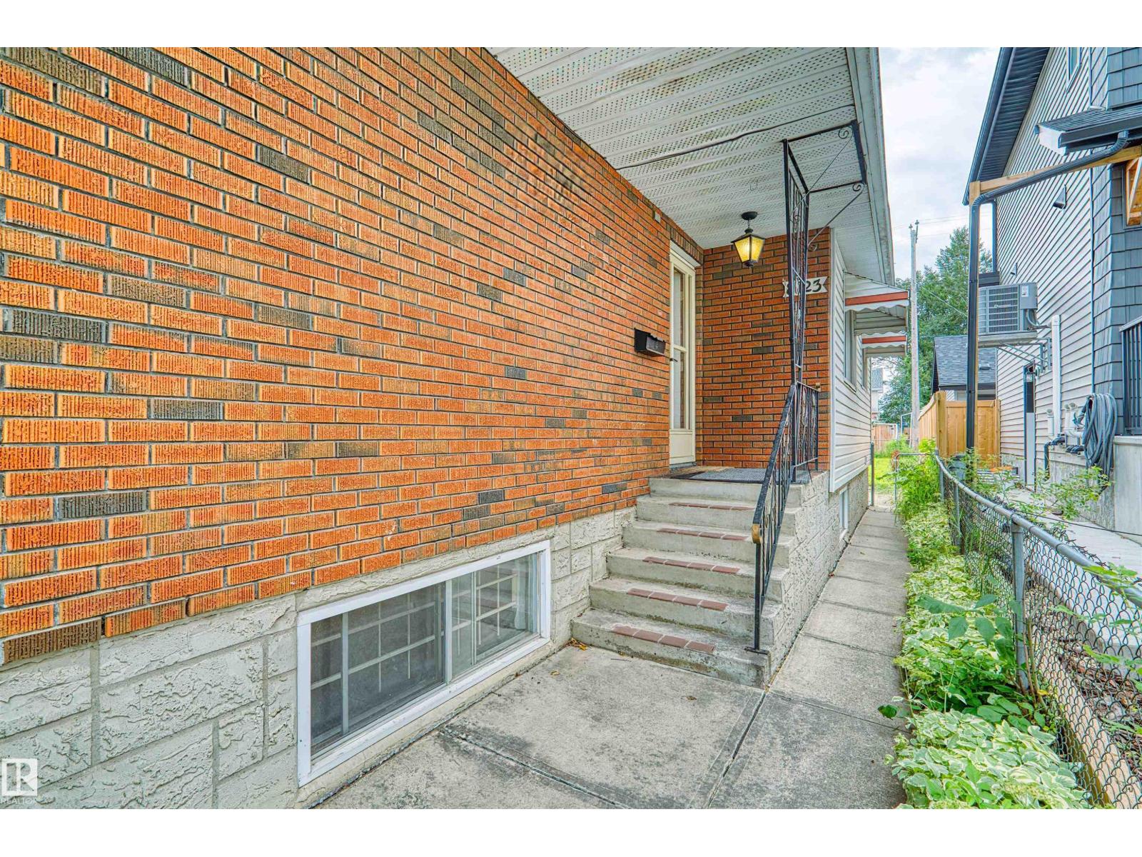 8723 81 AV NW - 2