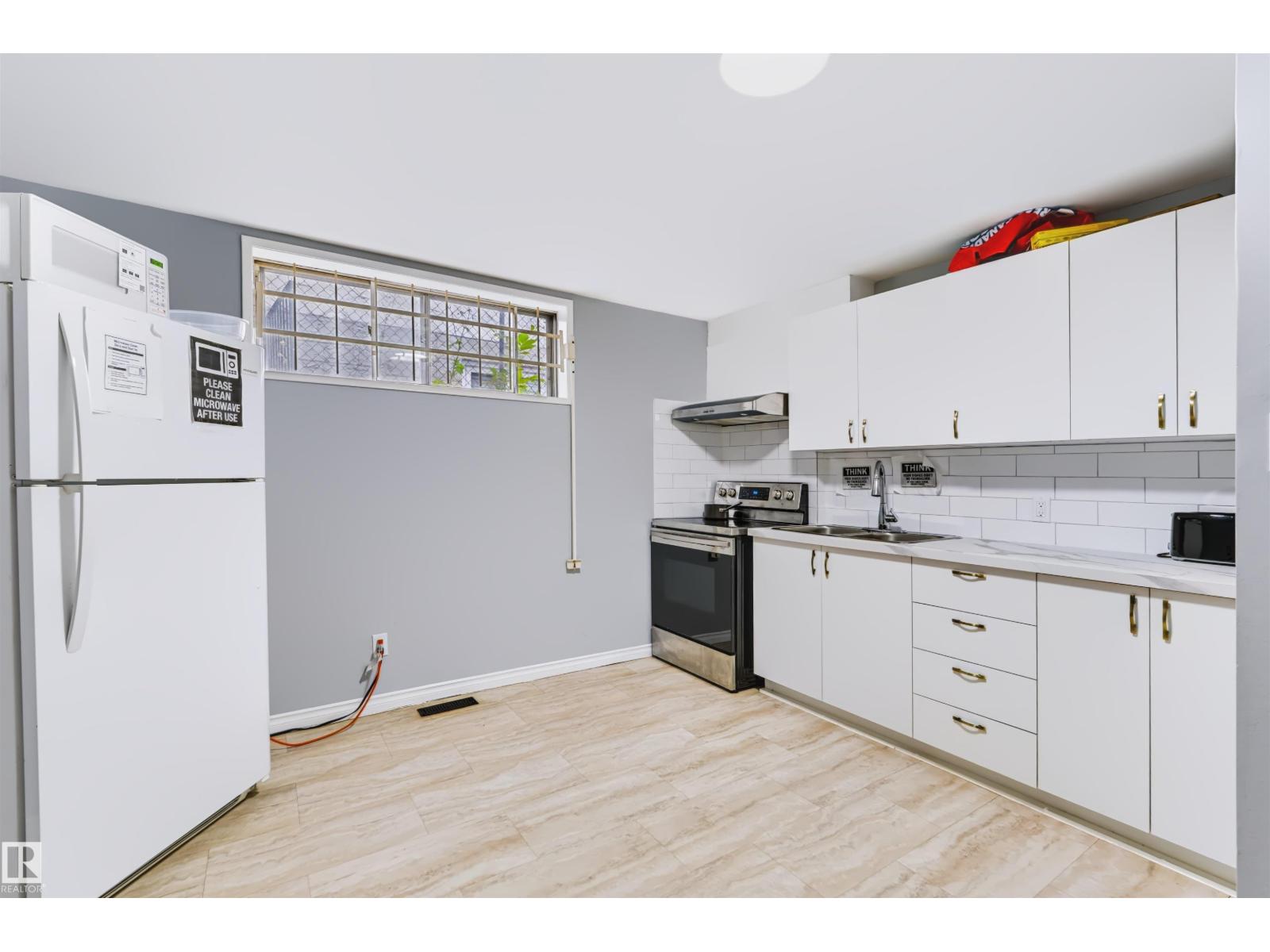 8723 81 AV NW - 23