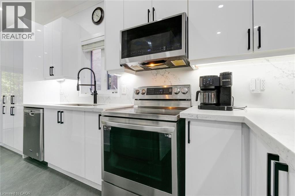 33 PANORAMA Way - Image 13