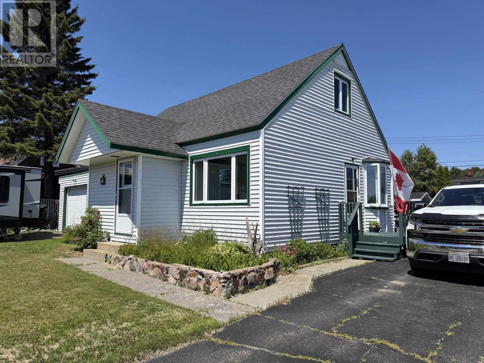 39 Laurier AVE