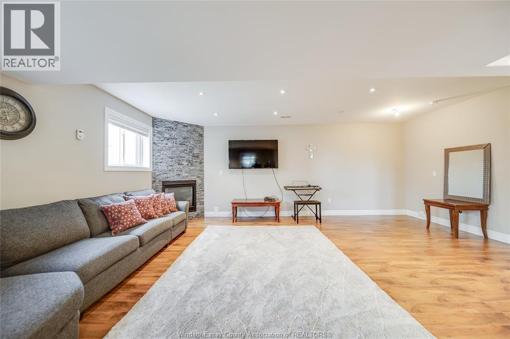 3072 TROUP CRESCENT - Image 24
