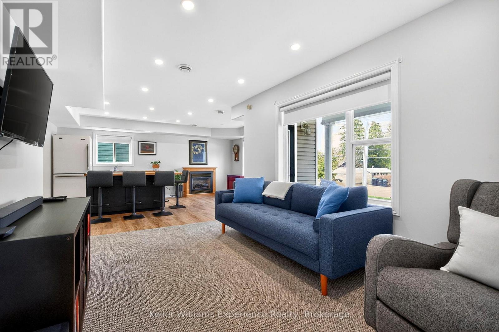 75 HOYT AVENUE - Image 12