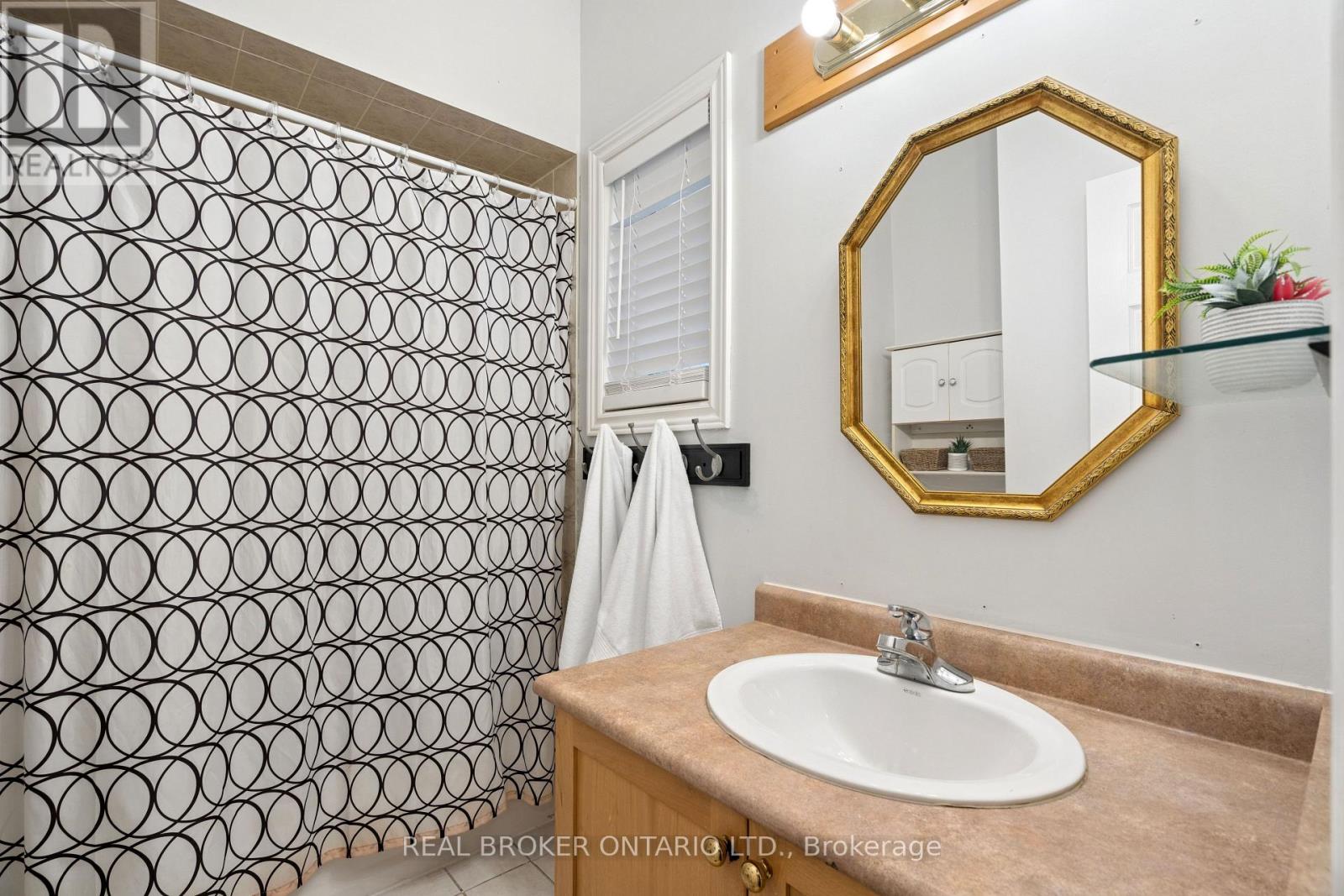 27 SPRUCE BOULEVARD - Image 24
