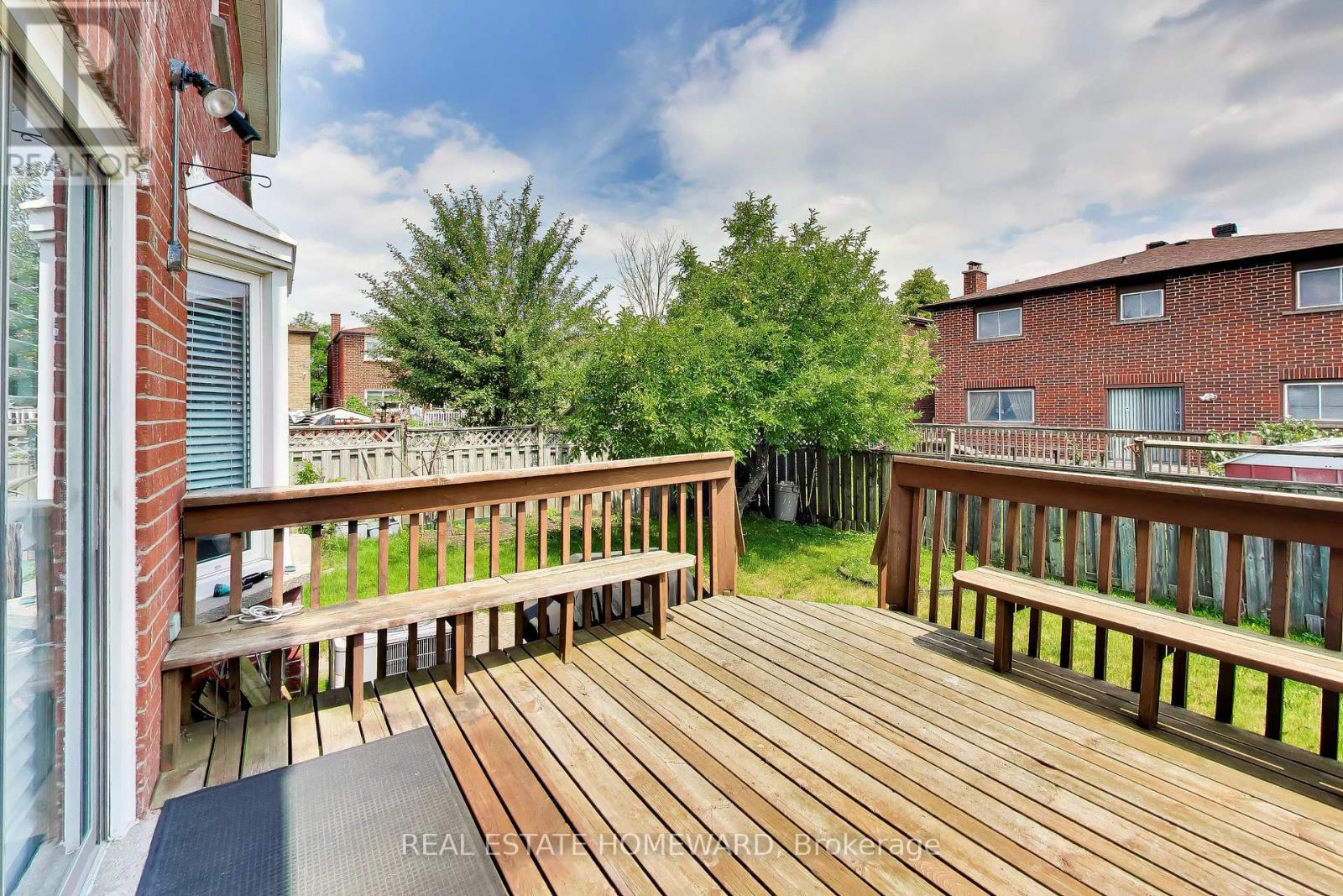 23 HUTCHCROFT AVENUE - 32