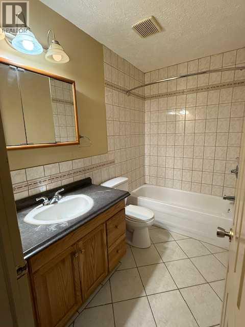 10323 98 Avenue - Image 8