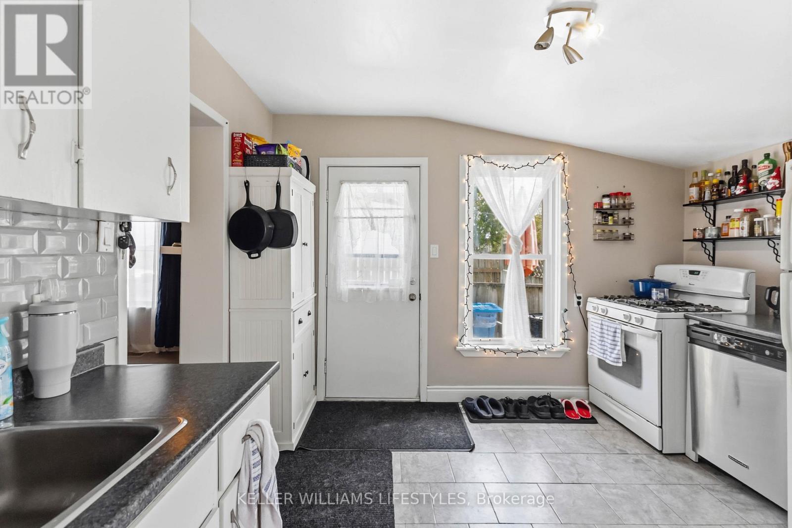89 INKERMAN STREET - Image 15