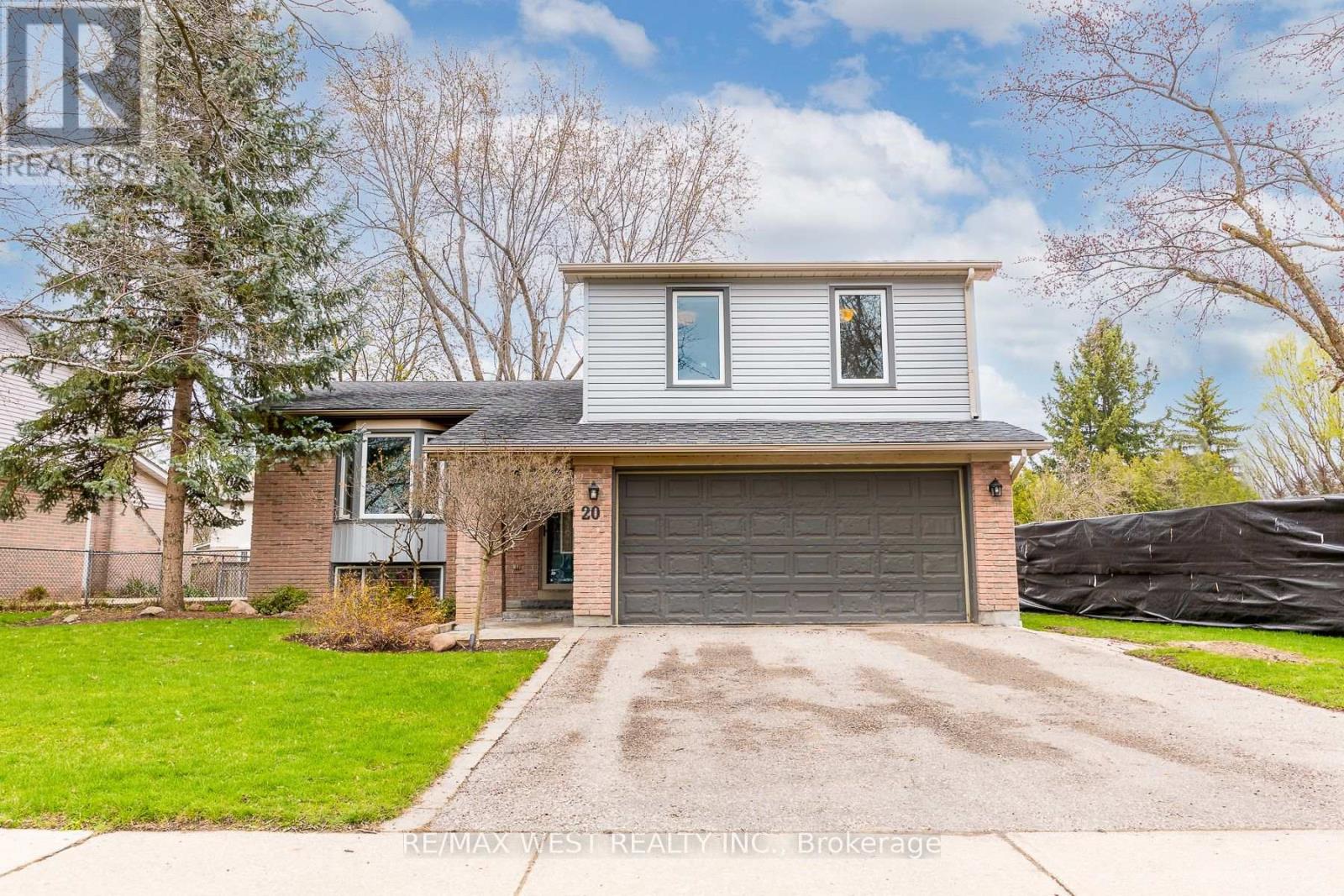 20 SANDERSON CRESCENT - 1