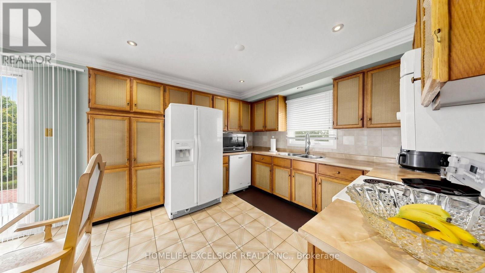 190 RAYMERVILLE DRIVE - Image 16